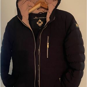 - Moose Knuckles down coat size M very nice